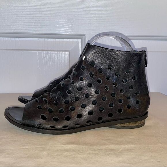 WALK by Handmade Shoes Open Toe Ankle Boot, Size 5.5, Black Leather Cut Outs - Picture 7 of 11